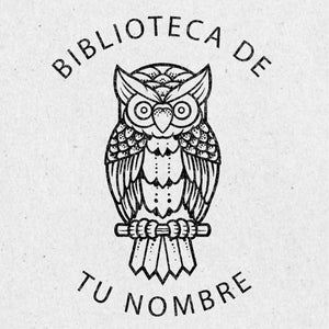 Búho sobre libros